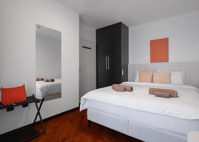 Monero Boutique Iv *